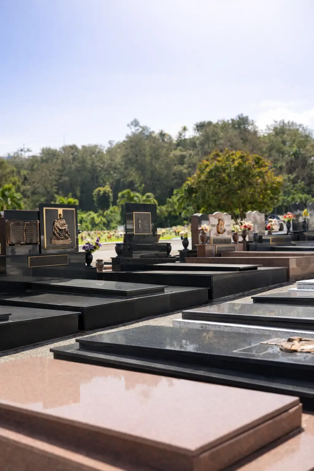 Panteón con revestimiento en memorial